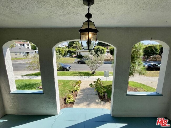 5017 Edgewood Pl in Los Angeles, CA - Building Photo - Building Photo