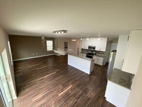 10536 Rhodine Rd in Riverview, FL - Foto de edificio - Building Photo