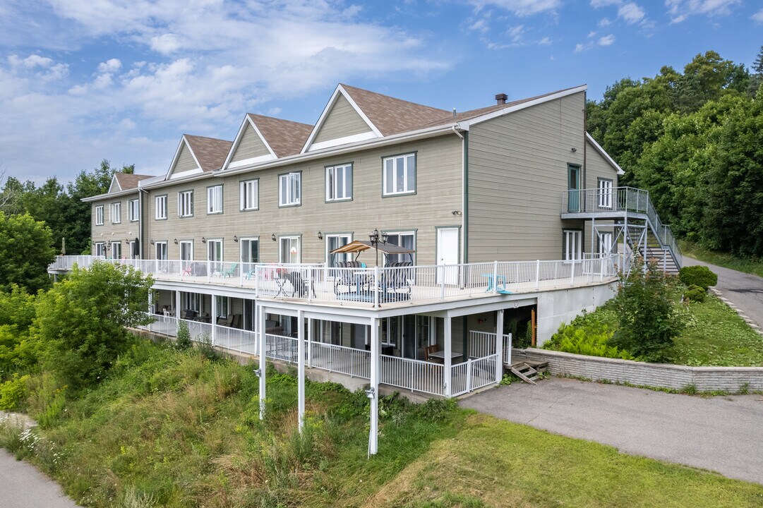872A-876 De La Station Rue in Prévost, QC - Building Photo
