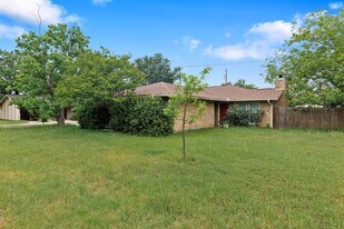 1210 Glenda Dr in Round Rock, TX - Building Photo