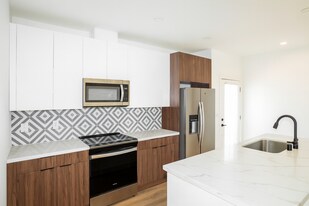 6250 Stewart St in San Diego, CA - Building Photo