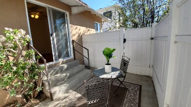 2226 S Carmelina Ave, Unit 2226 in Los Angeles, CA - Building Photo - Building Photo