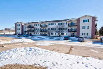 664 Terrace Park Blvd, Unit #26 in Milford, IA - Building Photo - Building Photo