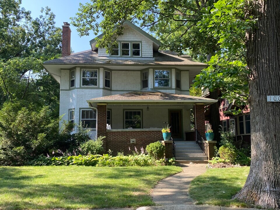 1005 Ashland Ave in Wilmette, IL - Building Photo