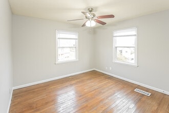 2700 Powell Dr in Cincinnati, OH - Building Photo - Building Photo