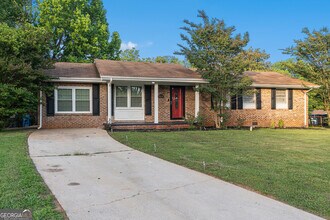 2958 Holcomb Ct in East Point, GA - Building Photo - Building Photo