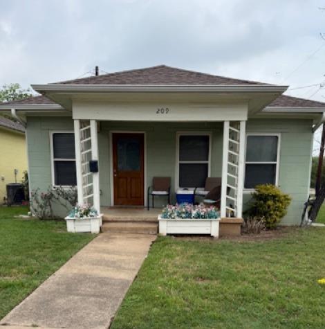 209 E 7th St in Georgetown, TX - Building Photo