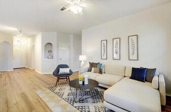 15405 Quinley Dr in Austin, TX - Building Photo - Building Photo