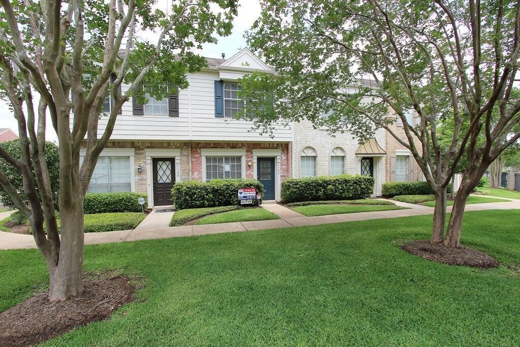 2910 Grants Lake Blvd in Sugar Land, TX - Building Photo