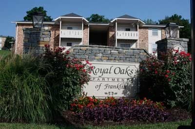 Royal Oaks Apartments in Franklin, TN - Building Photo