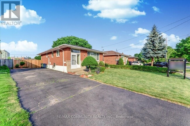 40 Aspendale Dr in Toronto, ON - Building Photo - Building Photo