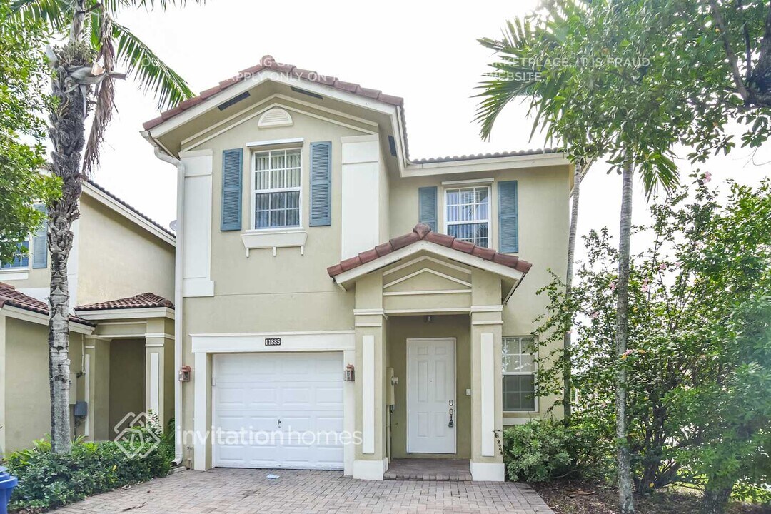 11885 SW 152nd Pl in Miami, FL - Building Photo