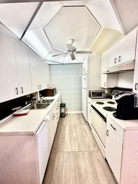 2067 Cornwall D in Boca Raton, FL - Building Photo - Building Photo