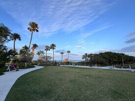 7840 Harding Ave in Miami, FL - Building Photo