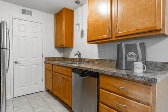 Markwell Village in Louisville, KY - Foto de edificio - Interior Photo