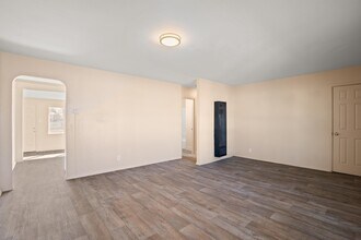 532 Loma Hermosa Dr NW in Albuquerque, NM - Building Photo - Building Photo