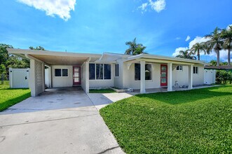 126 NW 3rd Ct in Boca Raton, FL - Building Photo - Building Photo