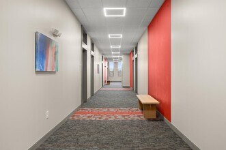 56 Oak Terrace, Unit 307 in Haverhill, MA - Foto de edificio - Building Photo