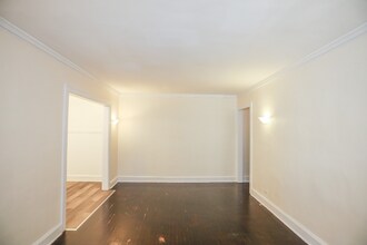 2402 W Lunt Ave in Chicago, IL - Building Photo - Building Photo