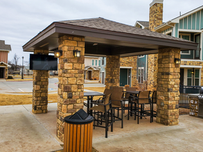 J Marshall Square in Oklahoma City, OK - Foto de edificio - Building Photo