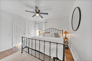 138 Villa Ct in West Columbia, SC - Building Photo