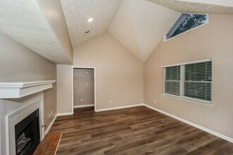 540 Hillsdale Dr in Fayetteville, GA - Building Photo - Building Photo