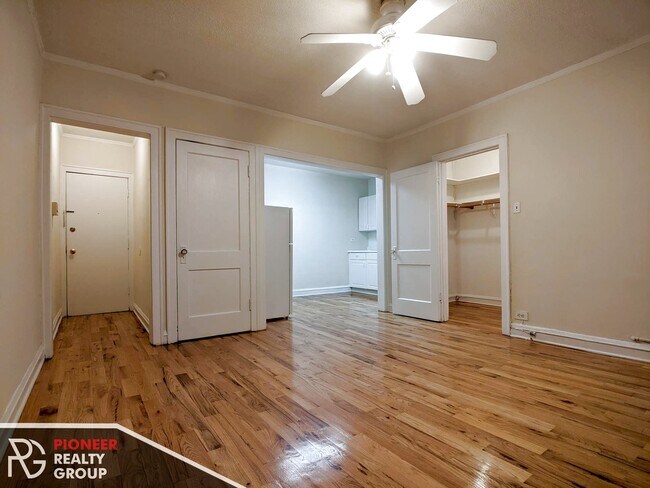 546 W Wellington Ave, Unit 540-306