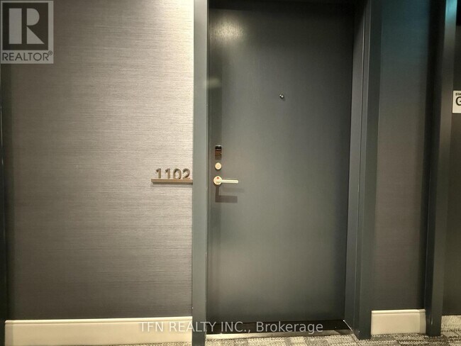 65 Broadway Ave in Toronto, ON - Building Photo - Building Photo