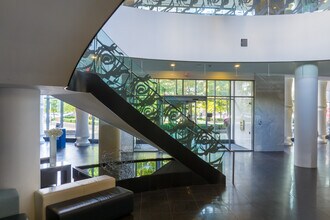 South Building in Toronto, ON - Building Photo - Lobby