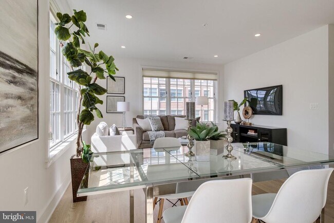 property at 521 N Washington St
