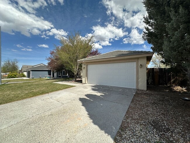 11580 Camel Rock Dr in Reno, NV - Building Photo - Building Photo