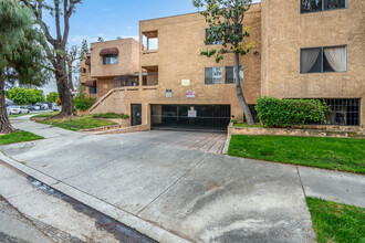 Cabrito Park Villas in Van Nuys, CA - Building Photo - Building Photo