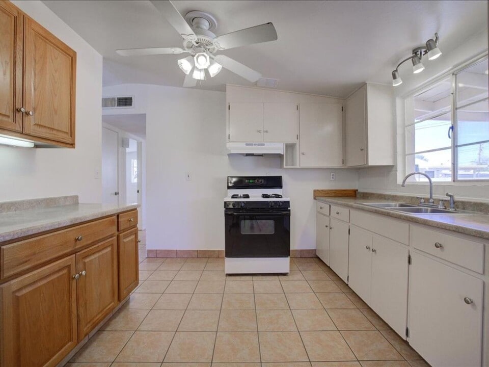 6028 E 32nd St in Tucson, AZ - Foto de edificio