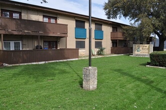 Willow Bend Apartments in Irving, TX - Building Photo - Building Photo