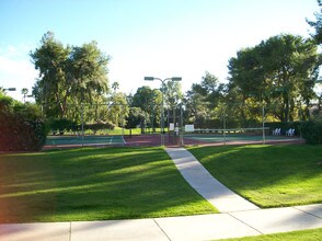 9445 N 94th Pl in Scottsdale, AZ - Foto de edificio - Building Photo