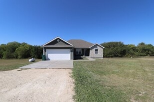 1414 N Milford Lk Rd in Junction City, KS - Building Photo