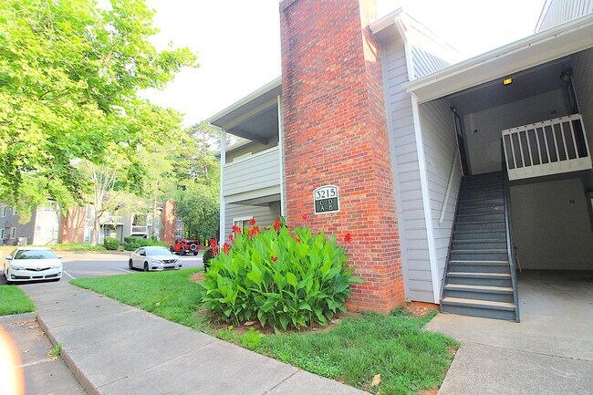 3215 Heathstead Place in Charlotte, NC - Building Photo - Building Photo