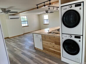 415 10th St, Unit 108 in Bandera, TX - Building Photo - Building Photo