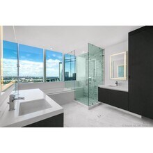851 NE 1st Ave in Miami, FL - Building Photo - Building Photo