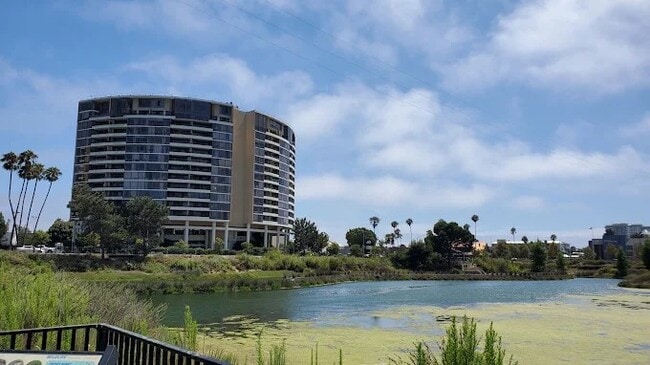 4335 Marina City Dr, Unit 215 in Marina Del Rey, CA - Building Photo - Building Photo