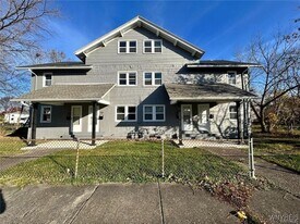 527 24th St in Niagara Falls, NY - Building Photo