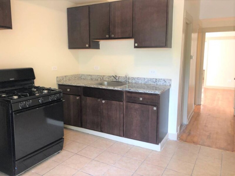 610 E 71st St in Chicago, IL - Building Photo