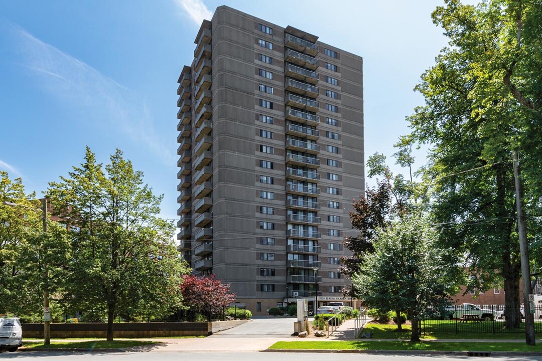 Spring Garden in Halifax, NS - Building Photo