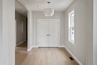 206 Byron St in Boston, MA - Foto de edificio - Building Photo