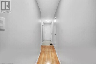 120 Quigley Rd in Hamilton, ON - Building Photo - Building Photo