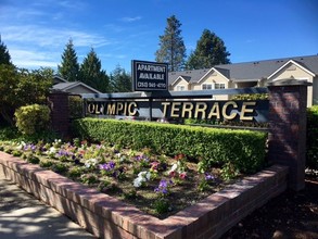 Olympic Terrace in University Place, WA - Foto de edificio - Building Photo