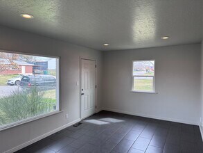 3879 S 2050 W in Roy, UT - Foto de edificio - Building Photo