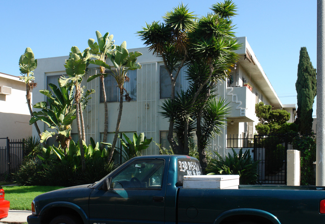 2028 Garth Ave in Los Angeles, CA - Foto de edificio