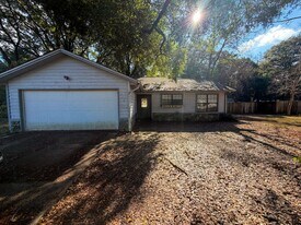 115 Springwood Cir in Crestview, FL - Building Photo