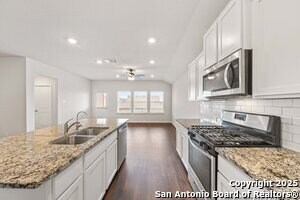 5604 Chase Falls in San Antonio, TX - Building Photo - Building Photo